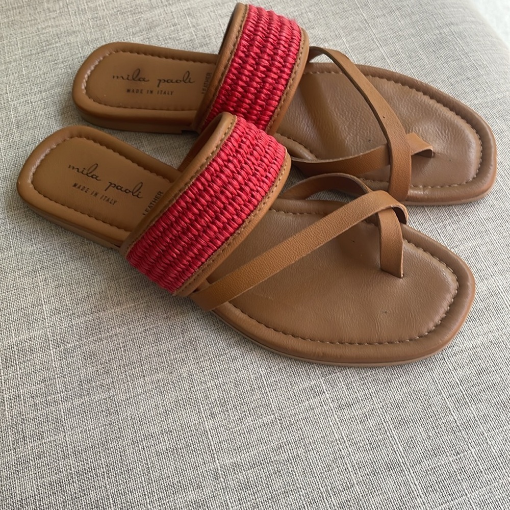 Mila Paoli tan & red thong style slip on sandal size 9